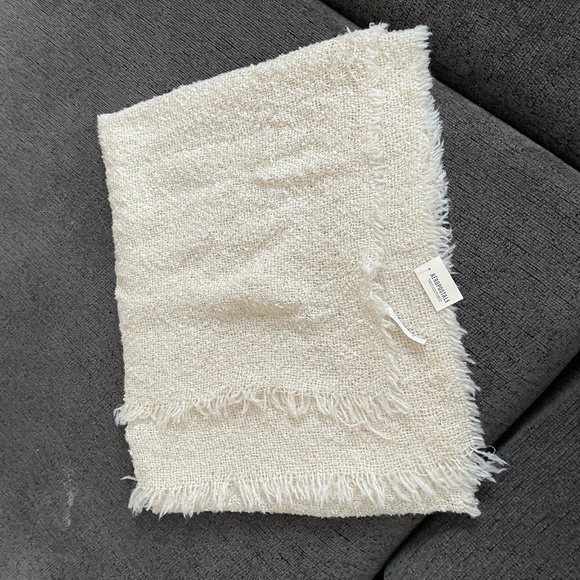 Aeropostale Accessories - NWT Aeropostale Knit Wrap